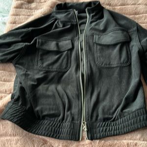 Women's waist jacket with pockets